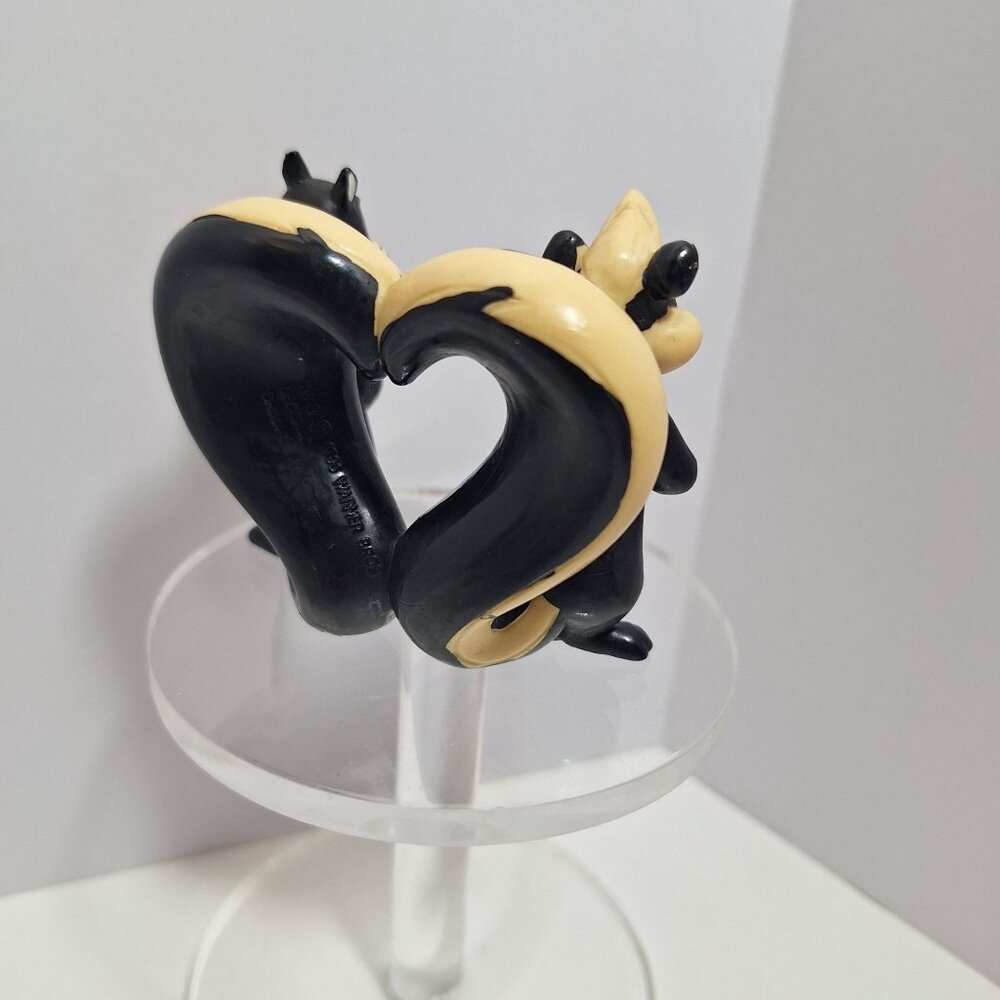Pepé Le Pew & Penelope Figure Heart-Shaped Romantic  1985 - Picture 5 of 15